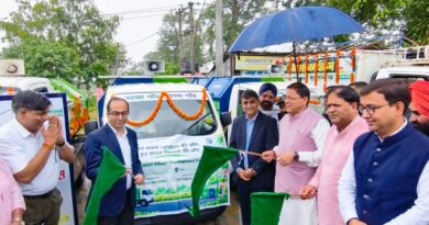 *अब रूद्रपुर के गांवों में भी दौड़ेंगे कूड़ा संग्रहण वाहन* *ग्रामीण क्षेत्रों में कूड़ा निस्तारण की बड़ी समस्या का निकला हल* *मुख्यमंत्री पुष्कर सिंह धामी ने दिखाई कूड़ा संग्रहण वाहनों को हरी झंडी* *महापौर विकास शर्मा के प्रयास से ग्राम पंचायतों के साथ हुआ एमओयू*