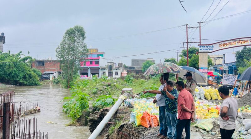*बारिश के बीच महापौर ने तीन पानी डैम और कल्याणी नदी क्षेत्र का किया निरीक्षण* * तीन पानी डैम के पुनर्निर्माण से जलभराव में मिली राहत, कल्याणी नदी के अतिक्रमण पर सख्ती के संकेत*