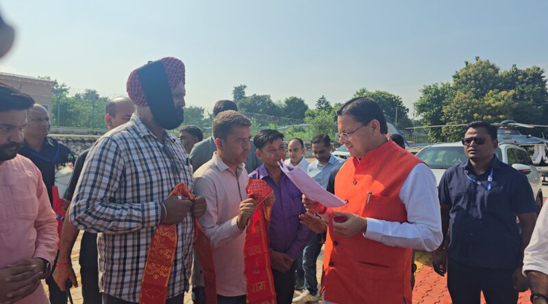*खटीमा पहुंचे मुख्यमंत्री ने सुनीं जनसमस्याएं, अधिकारियों को दिए त्वरित समाधान के निर्देश।*