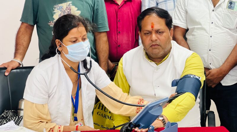 *सेवा संकल्प अभियान के तहत नगर निगम में निःशुल्क स्वास्थ्य शिविर* *पर्यावरण मित्रों सहित शहरवासियों ने कराया स्वास्थ्य परीक्षण*