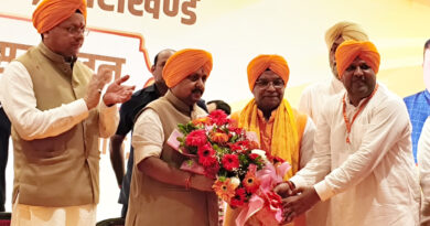 *भाजपा राष्ट्रीय अध्यक्ष को महापौर ने भेंट किया त्रिशूल* *त्रिशूल चौक पर पुष्पवर्षा के साथ हुआ नितिन नबीन का भव्य स्वागत*