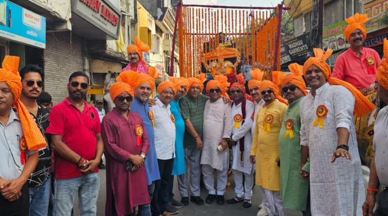 *सिडकुल में गणेश महोत्सव से पहले निकली गणपति बप्पा की शोभायात्रा।* पांच मंदिर से शुरू हुई शोभायात्रा का भाजपा नेता भारत भूषण ने किया शुभारंभ* 