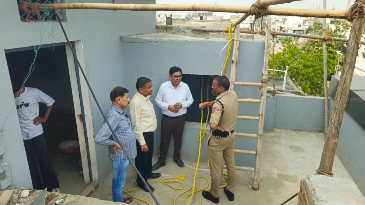 रुद्रपुर में जय अंबे इलेक्ट्रिकल में चोरों का नाड़ा,दो लाख से ज्यादा का माल उड़ाया,छत के रास्ते घुसे थे चोर।