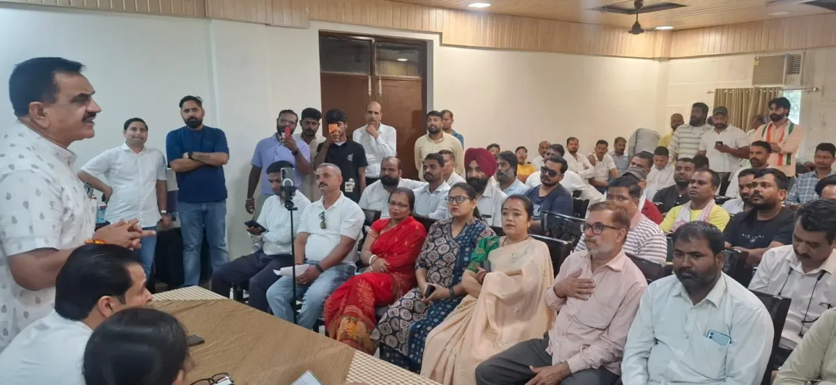 *8 अक्टूबर को रुद्रपुर में निकलेगा कांग्रेस का विशाल मार्च* – *विरोध मार्च को सफल बनाने के लिए बैठक में बनाई रणनीति* *8 अक्टूबर को रुद्रपुर में निकलेगा कांग्रेस का विशाल मार्च* – *विरोध मार्च को सफल बनाने के लिए बैठक में बनाई रणनीति*