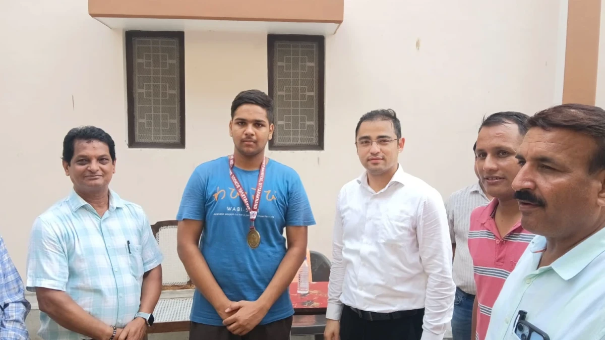 *राष्ट्रीय खेल में चयनित खिलाड़ी को सीडीओ ने किया सम्मानित, विभिन्न शिक्षण संस्थानों एवं विकास कार्यों का किया निरीक्षण*