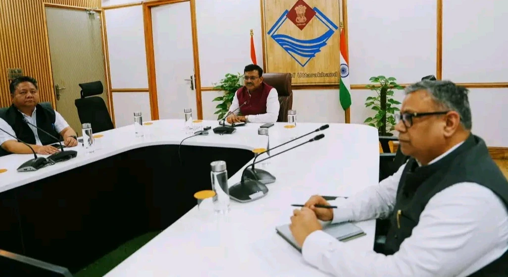 मुख्य सचिव ने की जनपदों के शासन स्तर पर लंबित प्रकरणों के निस्तारण की प्रगति की समीक्षा।