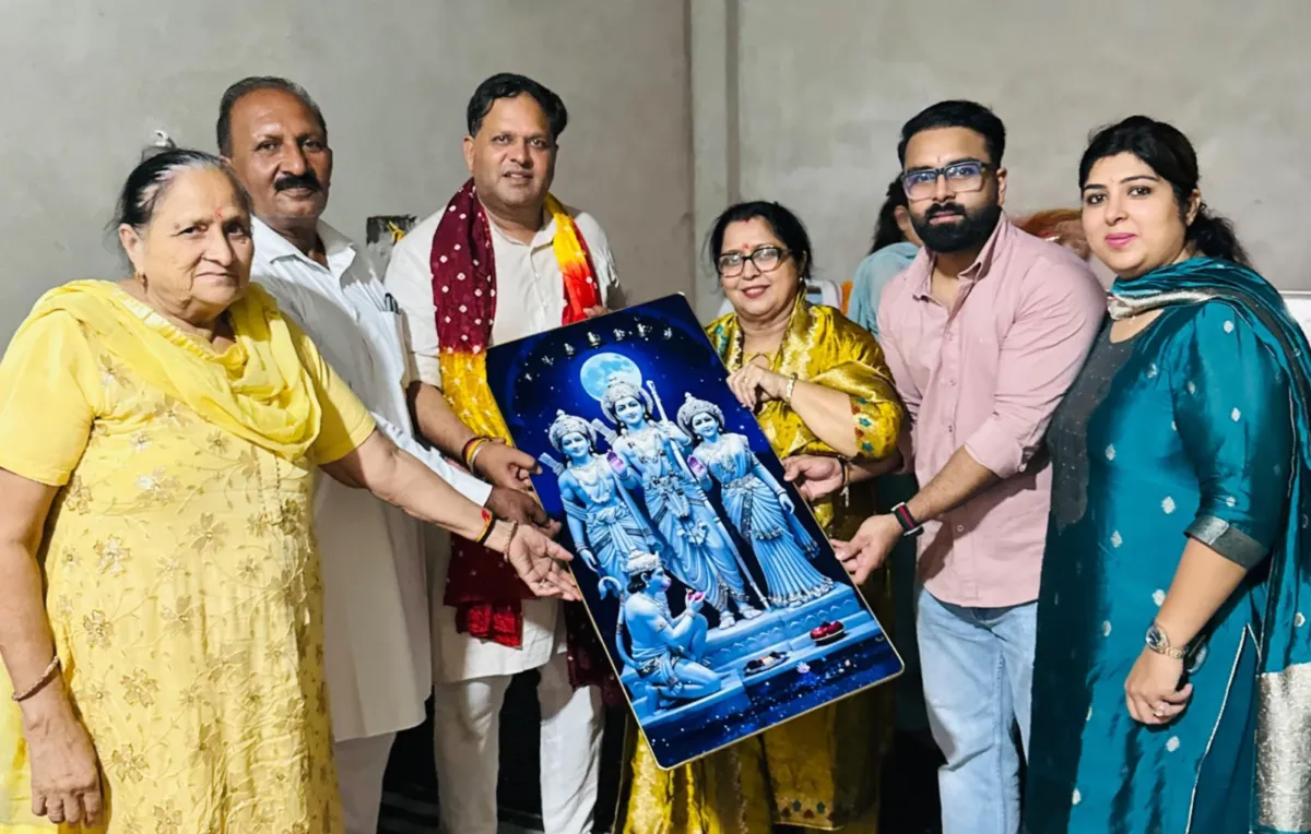 माता की चौकी में भजनों पर झूमे श्रद्धालु। शारदीय नवरात्र के पहले दिन दक्ष चौक पर सजा माता का दरबारमहंत विकास शर्मा के सानिध्य में नवरात्र महोत्सव का आगाज