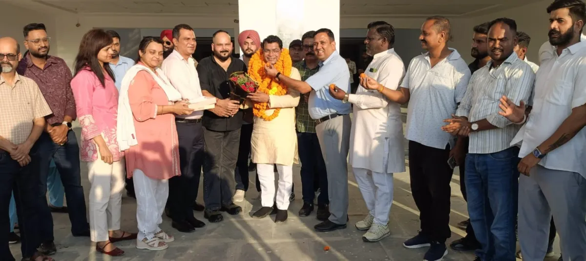 रुद्रपुर मेडिकल कॉलेज में एमबीबीएस की 100 सीटों को मिली मंजूरी, विधायक शिव अरोरा का एक ओर संकल्प हुआ साकार।मेडिकल कॉलेज मे मिष्ठान वितरण कर जतायी खुशी।विधायक ने ऐतिहासिक उपलब्धि के लिये सीएम पुष्कर सिंह धामी व सांसद अजय भट्ट का जताया आभार।