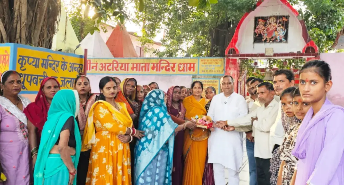 छठे नवरात्र पर सिद्ध पीठ प्राचीन अटरिया माता मंदिर में चुनरी अर्पित कर लिया माता रानी का आशीर्वाद