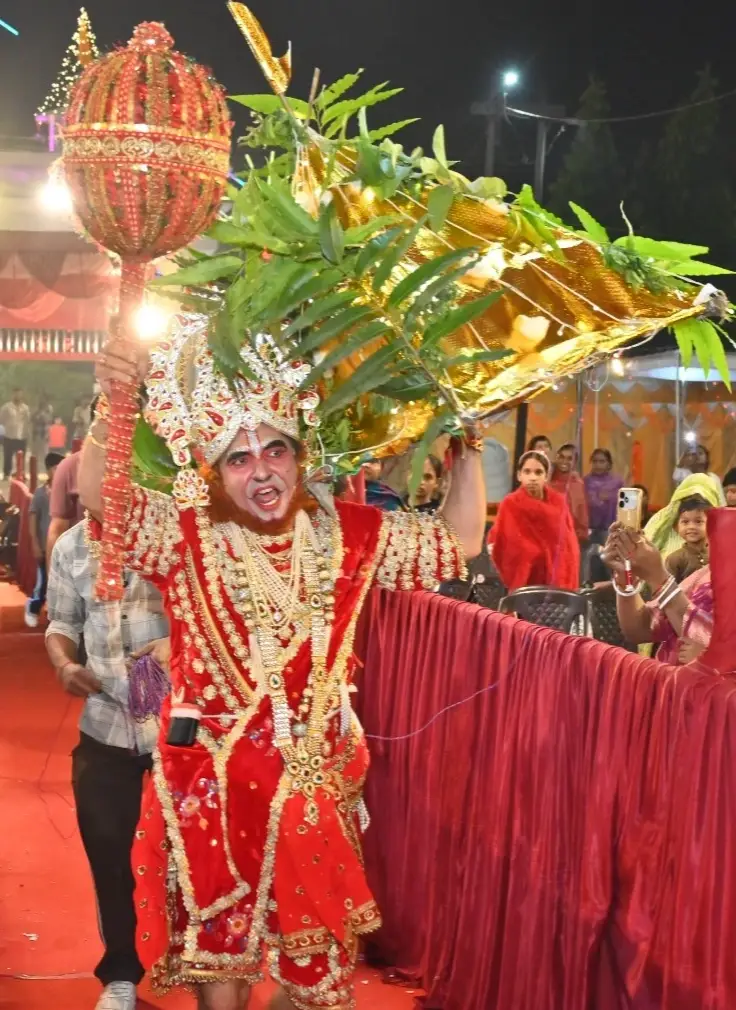 राम की पुकार पर बजरंगी ने भरी उड़ान, संजीवनी लाकर बचाए लक्ष्मण के प्राण”।ऐतिहासिक गांधी पार्क में होगा आज रावण दहन, दशहरे की धूम।”