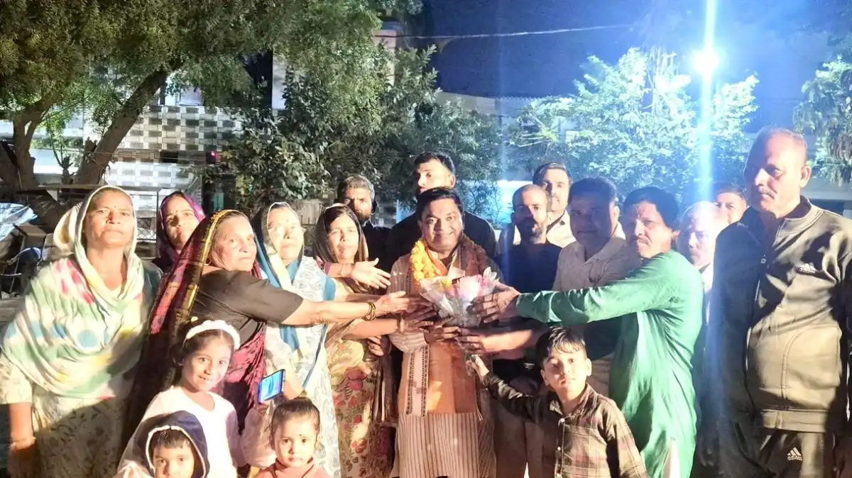 घास मंडी, आदर्श कॉलोनी में नवनियुक्त दर्जा राज्यमंत्री सुरेश कोली का भव्य स्वागत एवं अभिनंदन!