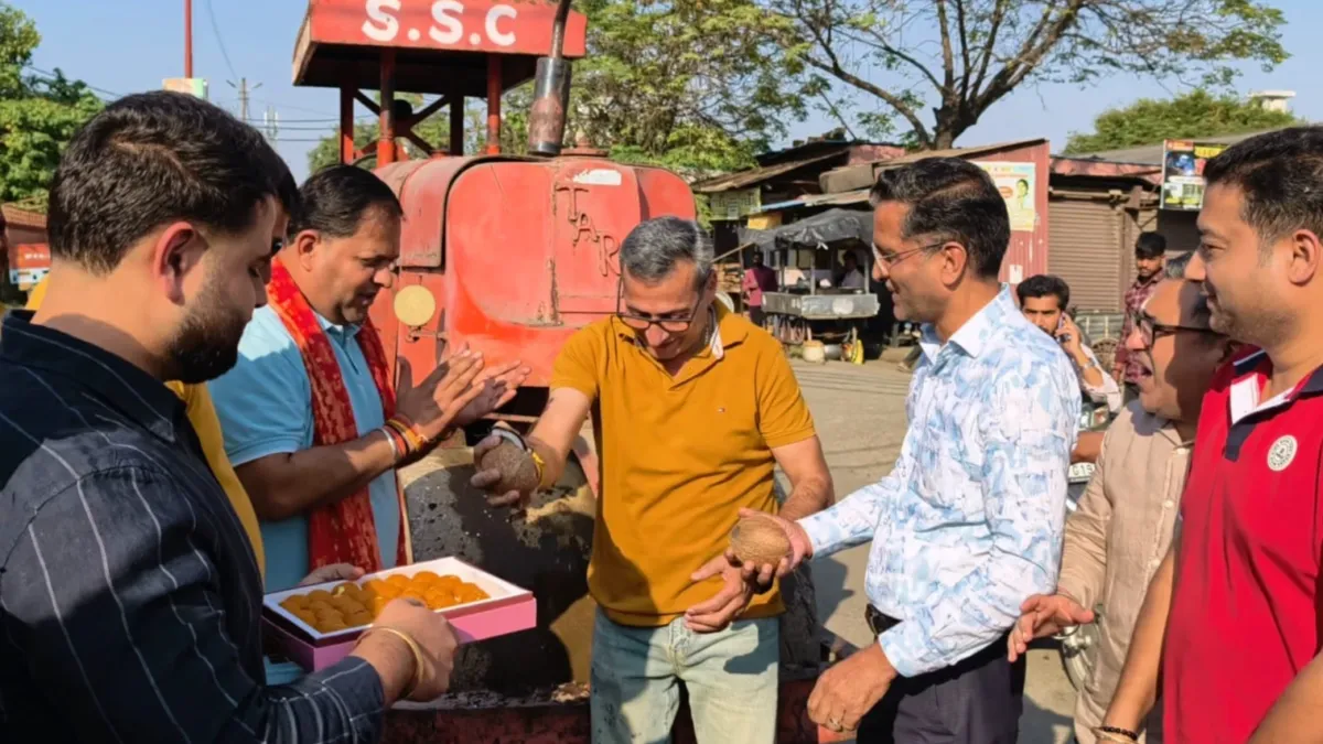 गल्ला मंडी में भी शुरू हुआ गड्ढामुक्त अभियान30 अक्टूबर तक शहर की सभी सड़कें होंगी गड्ढामुक्तः महापौर