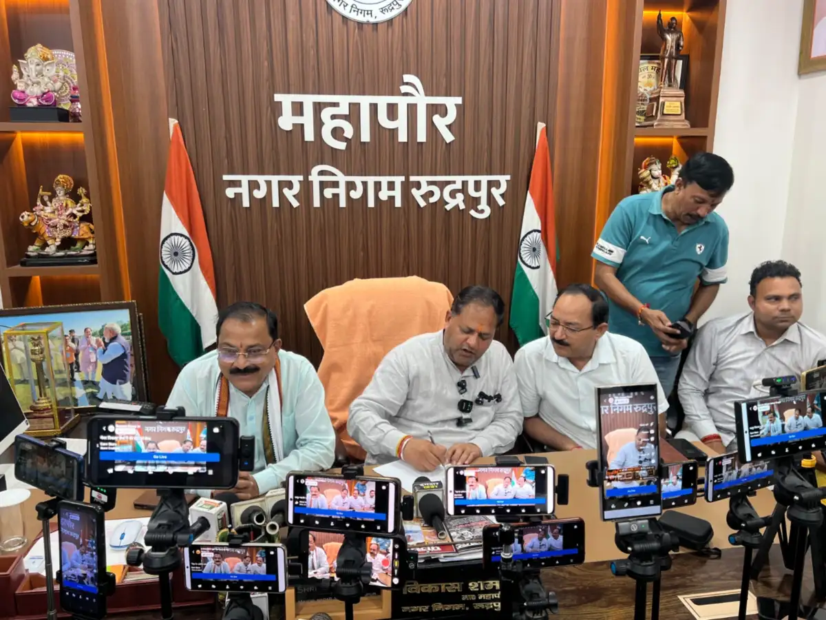 रूद्रपुर में मिनी बाईपास का रास्ता साफ।अटरिया मोड़ से इंदिरा कालोनी तक नई सड़क के लिए बजट मंजूर।ड्रेनेज परियोजना के लिए भी स्वीकृत हुई 8.82 करोड़ की पहली किश्तनई सड़क से हजारों लोगों को मिलेगी जाम से राहतः महापौर।