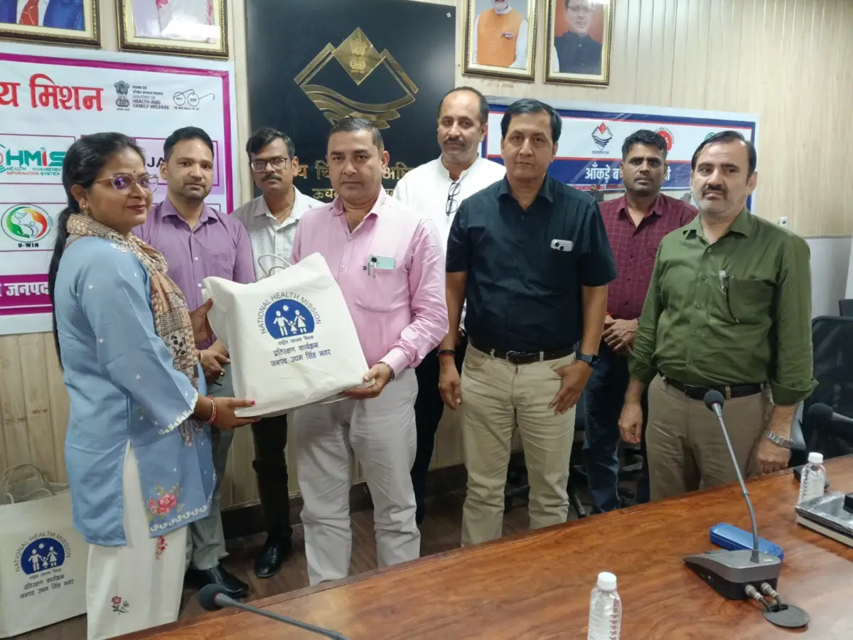 सेवा संकल्प अभियान व राष्ट्रीय स्वास्थ्य मिशन के तहत प्रतिरक्षण कार्यक्रम का दिया गया प्रशिक्षण।सराहनीय कार्य करने वाली ए. एन. एम. को किया गया सम्मानित।