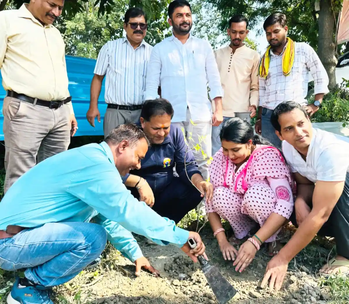 नीलकंठ धाम में नगर निगम ने चलाया पौधारोपण अभियान।पूरे शहर को ग्रीन बनने के लिए लगाए जायेंगे पांच हजार नीम के पेड