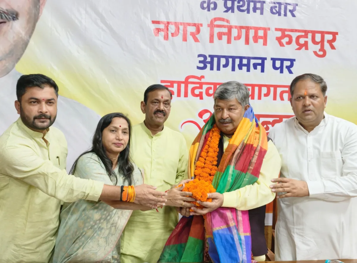 राज्यसभा सांसद दिनेश आर्य का रुद्रपुर पहुंचने पर भव्य स्वागत।महापौर विकास शर्मा के नेतृत्व में हुआ अभिनंदन