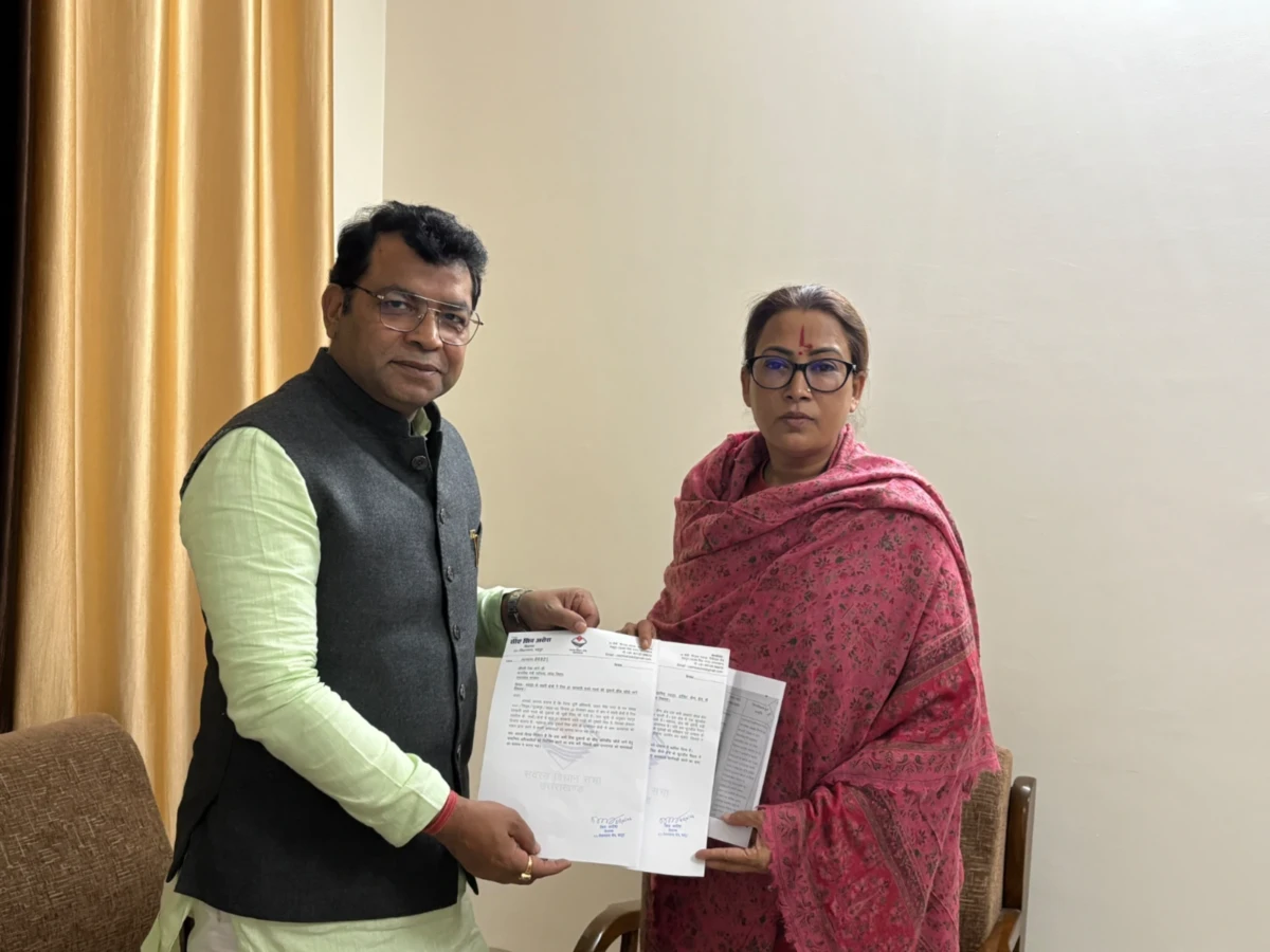 ट्रांजिट कैंप में सस्ता गल्ला दुकानों की संख्या बढ़ाने की मांग, विधायक शिव अरोरा ने खाद्य मंत्री रेखा आर्य से की मुलाकात।40 से 50 हजार की आबादी वाले क्षेत्र में एक दुकान होने से राशन वितरण मे आ रही समस्या , खाद्य मंत्री ने खाद्य सचिव को आवश्यक कार्रवाई के लिए किया निर्देशित
