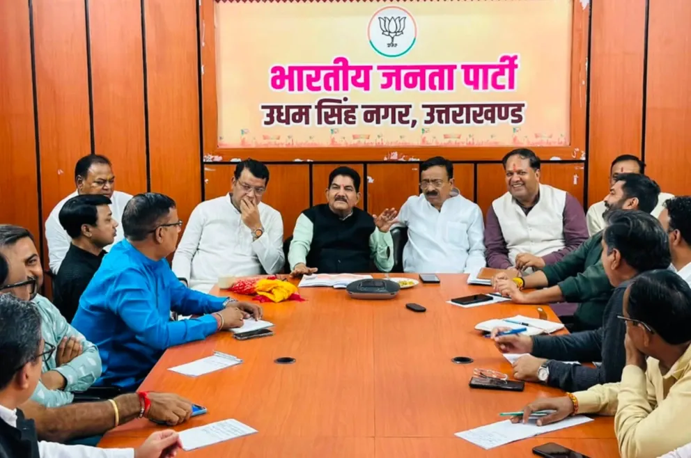 सीएम धामी के नेतृत्व में 3 नवंबर को रुद्रपुर में निकलेगी अराजकता हटाओ संविधान बचाओ रैली।रैली की सफलता के लिए भाजपा जिला कार्यालय में बनाई गई रणनीति