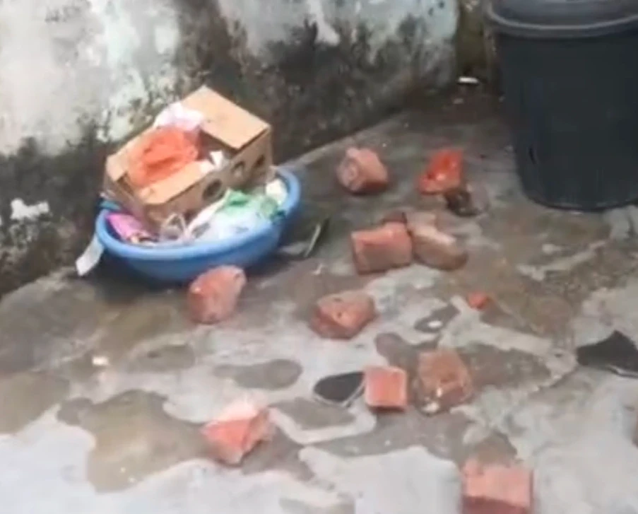 रम्पुरा में पुरानी रंजिश में मार-पीट, पथराव।बीच बचाव में गए युवक के पिता के आंखों में झोंकी मिर्च