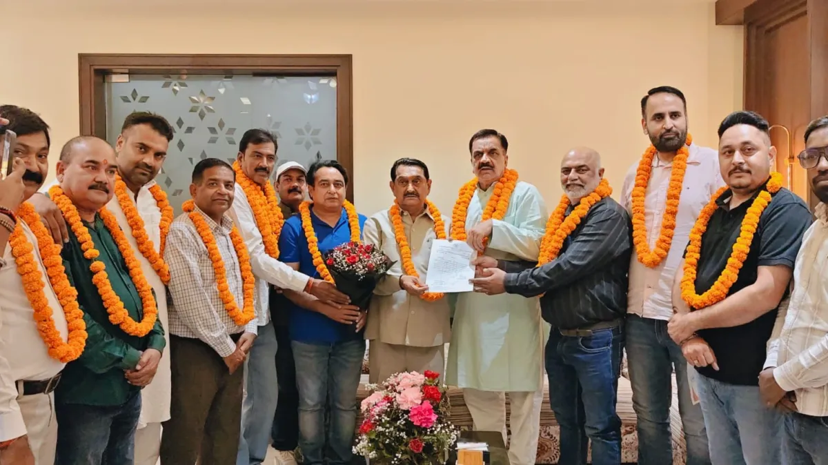 रुद्रपुर कांग्रेस के चार कार्यकर्ताओं को मिली महत्वपूर्ण जिम्मेदारी, तिलक राज बेहड़ व राजकुमार ठुकराल ने किया सम्मानित