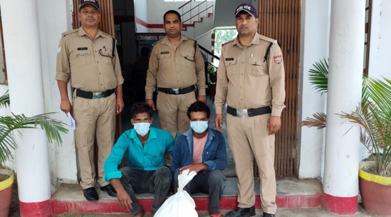 *दिनेशपुर क्षेत्र में हुई चोरी का 24 घंटे में हुआ खुलासा,02 गिरफ्तार।* *शातिर चोरों से चोरी का शत प्रतिशत माल बरामद।* *आरोपियों पर पूर्व में भी दर्ज हैं मुक़दमे पंजीकृत।*