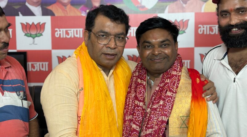 *विधायक शिव अरोरा ने भाजपा नेता सुरेश कोली को उत्तराखंड सरकार मे दर्जा राज्यमंत्री बनने पर उनके आवास पहुंचकर दी बधाई एवं सीएम पुष्कर सिंह धामी का जताया आभार*