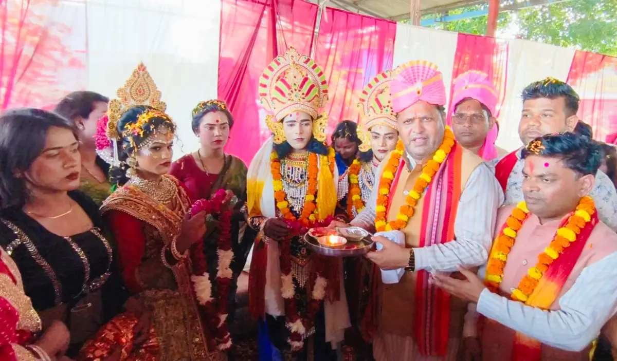 *नगर निगम में पहली बार पहुंची श्रीराम बारात, गूंजे जय श्री राम के जयकारे* *गाजे-बाजे और पुष्पवर्षा के बीच हुआ बारात का स्वागत* *महापौर ने निभाई राजा जनक की भूमिका* *श्रीराम-सीता विवाह की रस्म में उमड़ा भक्तिभाव