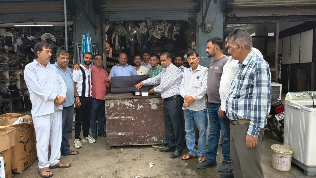 यूपीआई ट्रांजैक्शन टैक्स के विरोध में रुद्रपुर में मनाया गया ‘नो यूपीआई डे’।क्यूआर कोड और यूपीआई स्कैनर पर काला कपड़ा रखकर व्यापारियों ने जताया सांकेतिक विरोध*